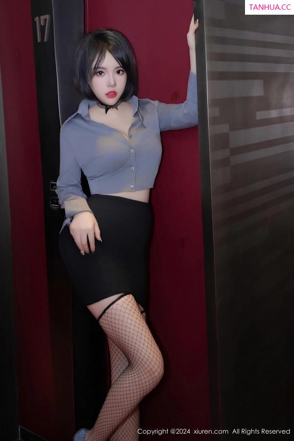   [XiuRen]高清写真图 2024.04.23 No.8435 陆萱雅 黑丝美腿第12张图片